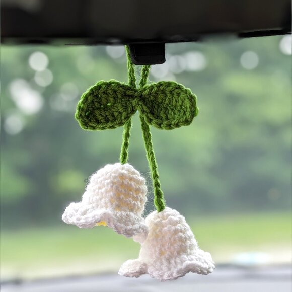 Crochet Lily of the Valley Charm | Car mirror hanging accessory - Picture 4 of 9